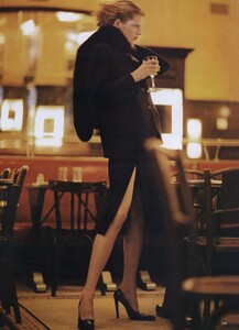 Cafe_Meisel_US_Vogue_October_1997_08.thumb.jpg.b1c0d95eddb169fd8f75f25d2e734529.jpg