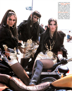 Golden_Angels_Hanson_Vogue_Italia_September_1992_07.thumb.png.bede776e8703875698e9ba24e44ab308.png