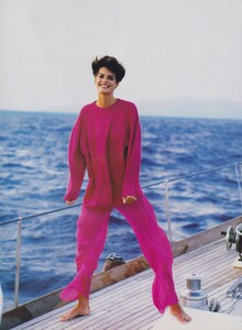 Lindbergh_US_Vogue_December_1988_07.thumb.jpg.cfeba52fdb0388e5fbed7086c9891844.jpg