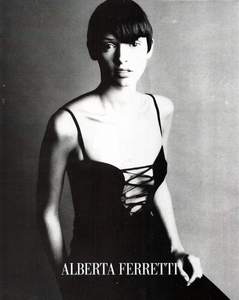 Meisel_Alberta_Ferretti_Spring_Summer_1993_03.thumb.png.028a27ec5b57f8a01a4f3e200245fb30.png