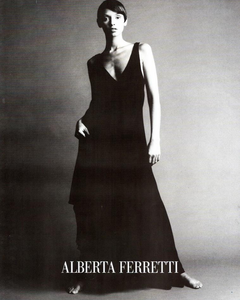 Meisel_Alberta_Ferretti_Spring_Summer_1993_05.thumb.png.5d5cf9d46b6610b650becdc167dc35c2.png