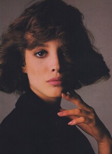 Piel_US_Vogue_October_1986_06.thumb.jpg.477328e2c919bbf8dcd135fdee2627fb.jpg