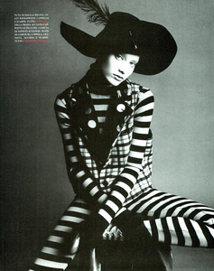 Shock_Mix_Meisel_Vogue_Italia_September_1992_04.thumb.png.621913ab1288b0b04d6374c3e9838b21.png