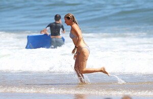 gwyneth-paltrow-in-a-bikini-at-the-hamptons-08-23-2020-21.jpg