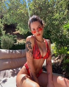 halsey-in-bikini-instagram-photos-08-08-2020-2.jpg