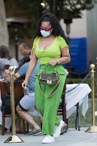 jordyn-woods-street-style-calabasas-08-22-2020-0.jpg