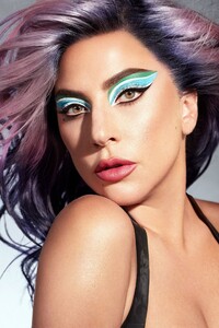 lady-gaga-haus-laboratories-cosmetics-collection-2020-3.jpg