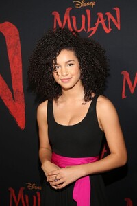 sofia-wylie-at-mulan-premiere-in-hollywood-03-09-2020-5.jpg
