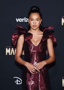 sofia-wylie-the-mandalorian-premiere-in-hollywood-2.jpg