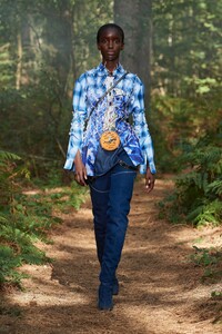00013-Burberry-RTW-Spring21.thumb.jpg.2fc0effe432685d915d3225d600cdda5.jpg