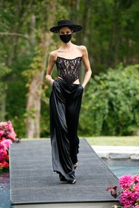 00016-Christian-Siriano-Spring-21-RTW.thumb.jpg.bdee85c08cfa9332269651145146ecdd.jpg