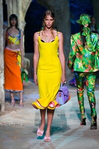 00049-Versace-RTW-SS21.jpg