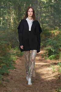00054-Burberry-RTW-Spring21.thumb.jpg.4d22f1f038078fc89fd7480bfe524b84.jpg