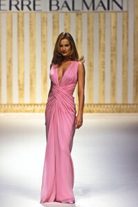 1012831795_PierreBalmainHauteCoutureSpring19949.thumb.jpg.8224af0534c1bb9fa12eb31de6c80c1f.jpg