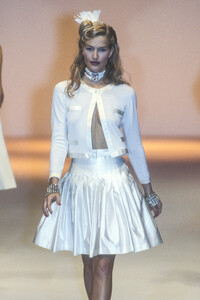 1037013692_Blumarine1995WomenRTW19.thumb.jpg.c9c9cfa489eb42396c886cf0ef4b39fe.jpg