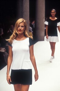 1090458791_Fendi1995WomenRTW122.thumb.jpg.70d290c6b88dfb75381aebfd1526ad2f.jpg