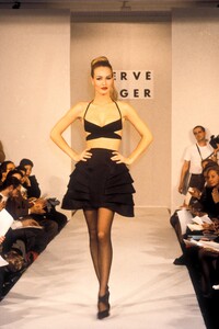 1129300792_HerveLeger1992WomenRTW1.thumb.jpg.bb53fbf5b8cb60e9da40d16d9546b14b.jpg
