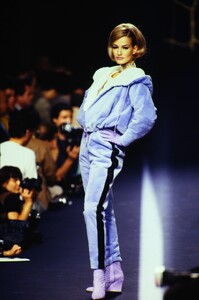 1152827615_lanvin-hc-fw-1991(2).thumb.jpg.e57f242819697f3927a9048afc5aa0f7.jpg