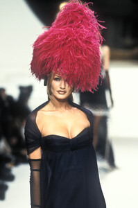 1176057633_Chanel1994HauteCouture82.thumb.jpg.76b36a25971e1a23a8dc28b8a65fb750.jpg