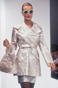 1183768643_DolceGabbana1995WomenRTW50.thumb.jpg.aa035aac987a8f2824df0be1649f783e.jpg