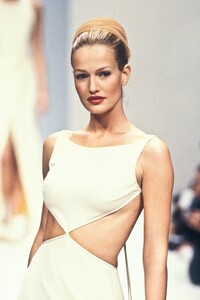 1247307950_HerveLeger1994WomenRTW62.thumb.jpg.1575a17fbcef12ef16557a9bd1ad8ede.jpg