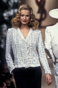 1255764644_YvesSaintLaurent1994HauteCouture66.thumb.jpg.0663649177ddf970798ff023941c75eb.jpg