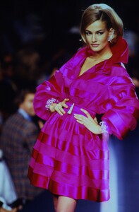 132797291_lanvin-hc-fw-1991(6).thumb.jpg.b2bbddc7e33677f46df8c7db573227e3.jpg