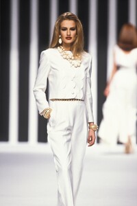 1339832315_Valentino1992WomenRTW37.thumb.jpg.056afbdc366a4c83250d2b52f9c5154e.jpg