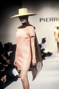 1348986894_PierreBalmain1994WomenRTW80.thumb.jpg.50dcd27c630e9df8def72c8df95f2369.jpg