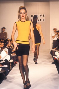 1362533088_HerveLeger1992WomenRTW15.thumb.jpg.9b3239a490064170a5c956dfe4fc1558.jpg