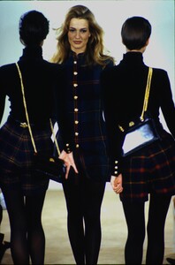 1398055167_ralph-lauren-fw-1991(7).thumb.jpg.b03ec7321ecd34de78dadc1bd135ea31.jpg