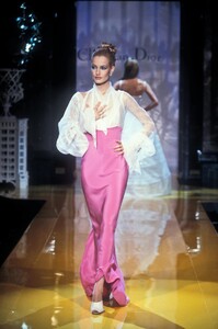 1457980129_ChristianDior1995HauteCouture125.thumb.jpg.5db2decf09cab39471d50ce1692c906d.jpg