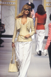 1462540648_Chanel1993WomenRTW83.thumb.jpg.c3b23dc9a61844864d31464ada8f8b9d.jpg
