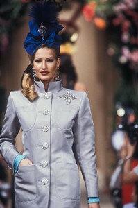 148152385_YvesSaintLaurent1992HauteCouture63.thumb.jpg.aaa06fa8a80c5816ee5837675bdb6cb7.jpg
