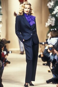 152097705_YvesSaintLaurent1994HauteCouture25.thumb.jpg.a6df6ee38593a0507d1a762b1e2f886f.jpg