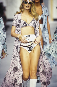 1554192046_Chanel1993WomenRTW92.thumb.jpg.a1b16596bc7ff8aefba73a5de40f7a66.jpg
