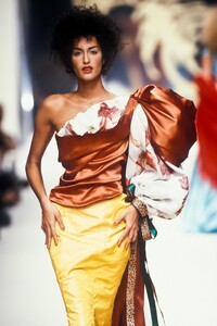 1645482434_VivienneWestwood1995WomenRTW212.thumb.jpg.afacb122bdad54df50594c91d98a1197.jpg