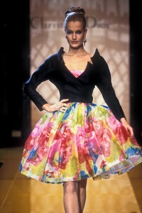 1666836520_ChristianDior1995HauteCouture147.thumb.jpg.e6aafbe3dc9782d9bac8ebe041b586c0.jpg