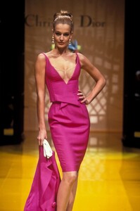 1689524744_ChristianDior1995HauteCouture9.thumb.jpg.eef66e1eaec6c98ebb8ff6181a2b4e08.jpg