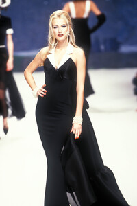 171343736_Chanel1995HauteCouture41.thumb.jpg.1f479c5a5d258d7d2d9d7ee96e012c36.jpg