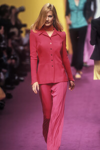 1751299757_KarlLagerfeld1995WomenRTW39.thumb.jpg.321ecba3c08c3a029c5aa193cead2652.jpg