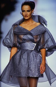 1827014024_lanvin-hc-spring-1992(13).thumb.jpg.e236ec6f1a049fc26c0bfcf639663b9e.jpg