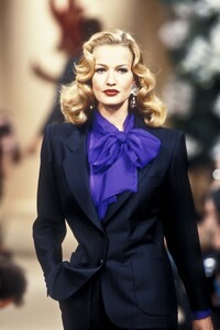 1869427386_YvesSaintLaurent1994HauteCouture24.thumb.jpg.a8ab4afc63f6b0b5227525efbede0af9.jpg