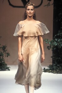 1901362305_Valentino1994HauteCouture92.thumb.jpg.51f0d08e8351d952982949ff4d1bb0d9.jpg