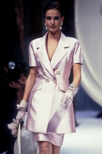 1932955501_ChristianDior1992HauteCouture54.thumb.jpg.19b64fb5481ecda43d851fbb156a8048.jpg