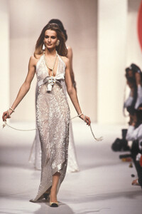 1949867594_Chanel1991HauteCouture9.thumb.jpg.17c0c005880d9c33bb7e32a1c81b84f1.jpg