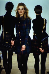 1956589266_ralph-lauren-fw-1991(6).thumb.jpg.0148e9b3f177b6706bc29050727e91eb.jpg