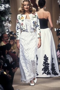 196868778_YvesSaintLaurent1994HauteCouture159.thumb.jpg.c3b99db62af914bdd04a57a0f51c64c3.jpg