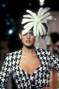 1971615149_ChristianDior1995HauteCouture62.thumb.jpg.92fdad7ee713e4987c96efe3ff62c3a4.jpg
