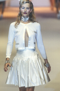 2004999327_Blumarine1995WomenRTW20.thumb.jpg.d1bff2813843dbcdf57bcb9bc0e400d7.jpg